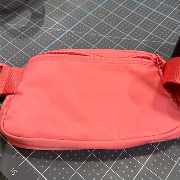 Lululemon Athletica Pink Mesh Interior Bag - Picture 2 of 3